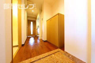 明るい玄関で毎日をお出迎え