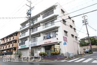四角い外観。