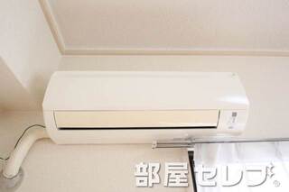 真っ白エアコンです。