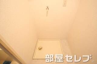 きれいな室内洗濯機置場です。