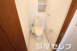 温水洗浄便座付きトイレです。