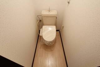 綺麗で清潔感のあるトイレです。写真は同タイプ他号室