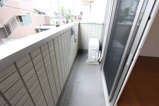 日当たりの良いバルコニー、南北に１こずつ付いてます