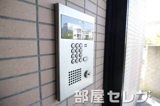 オートロック完備。