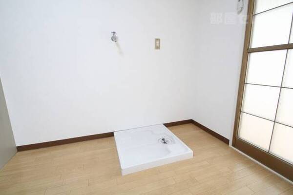 屋内洗濯機置場です