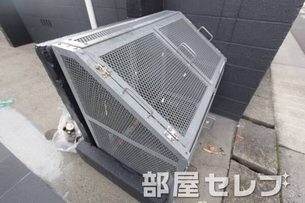 ゴミ置き場。