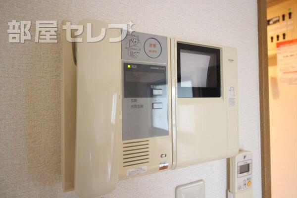 エアコン付きで夏も冬も快適です。