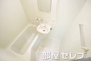 掃除のし易いバスルームです。