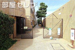 屋根付き駐輪場。