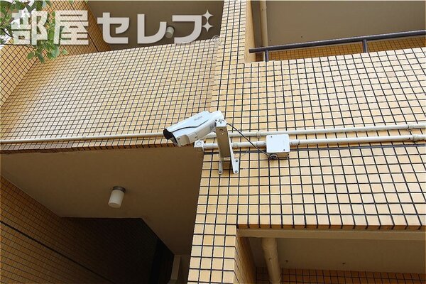 敷地内ゴミ捨て場。