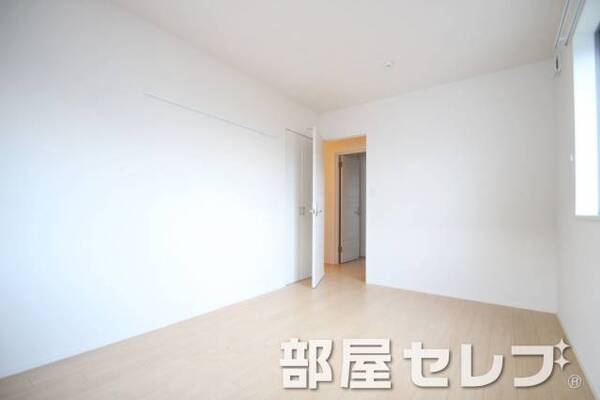 白基調のお部屋です。