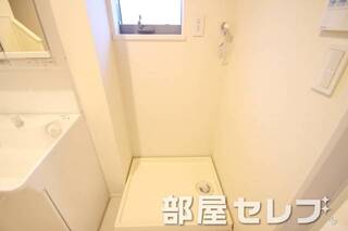 きれいな室内洗濯機置き場です。