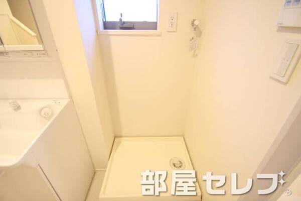 きれいな室内洗濯機置き場です。