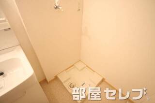 キレイな室内洗濯機置き場です。