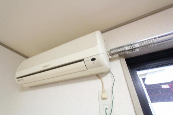 エアコンは付いてます。