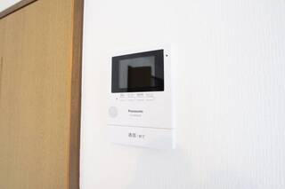 TVモニター付きで来客者を確認できます。