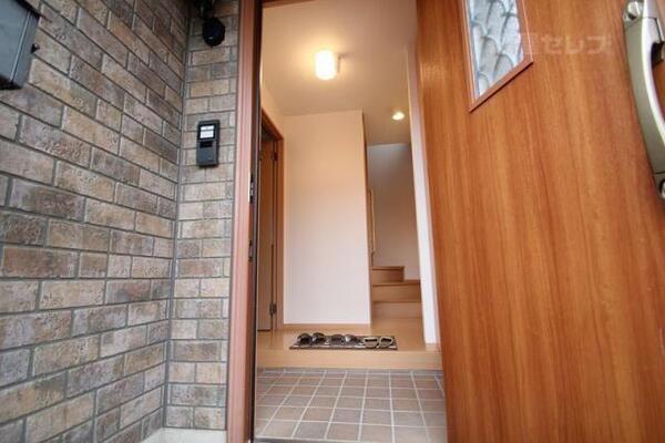 広く明るい玄関です。