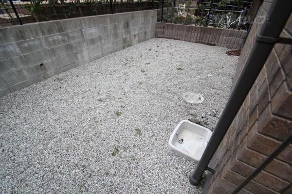 広いお庭に洗い場もあります。