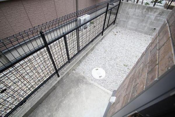 台所の横からも出入り可能です。。