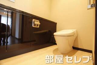 トイレにも洗面あります。