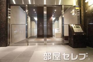 オートロック完備。