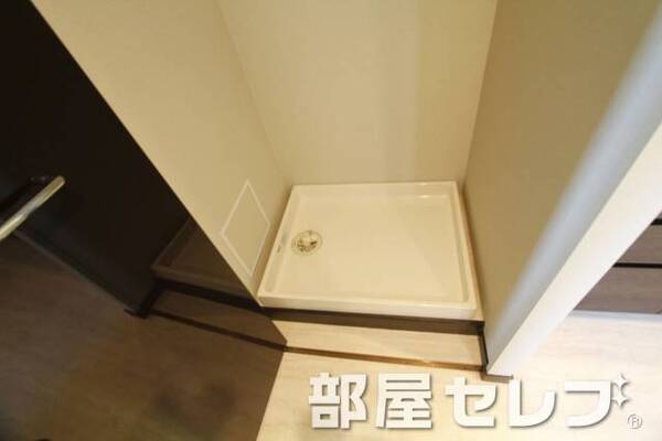 洗濯機置き場はこちらへ。