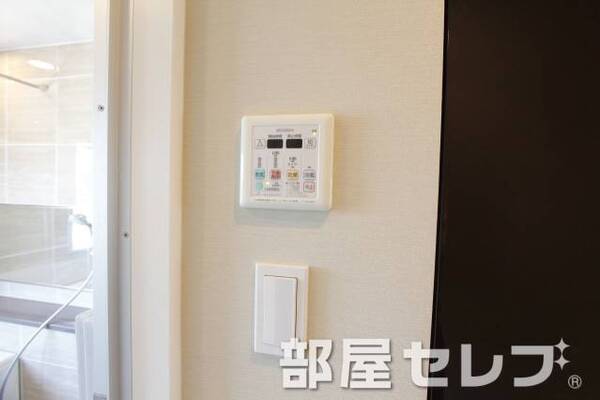 浴室乾燥機つき。