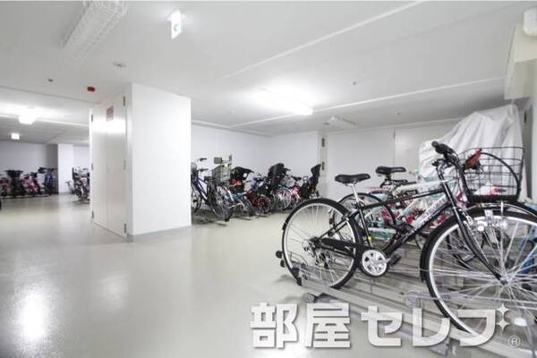 駐輪場。