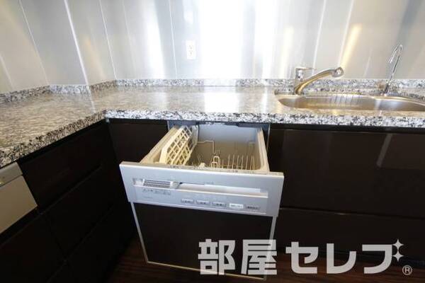 食器洗乾燥機。