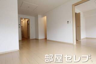 広々した居心地よいフローリング。モデル写真です。