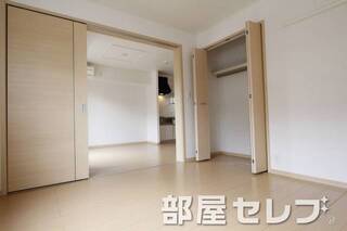 扉を開ければ更に広くなりますね。モデル写真です。