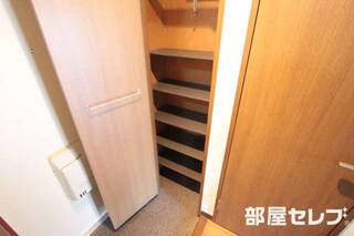履物はこちらへ。