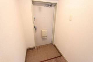 玄関周りはシンプルな作りです。