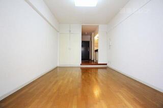 奥行きのあるお部屋です。