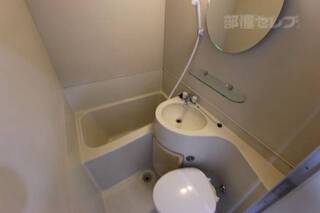 バス、トイレ同室です