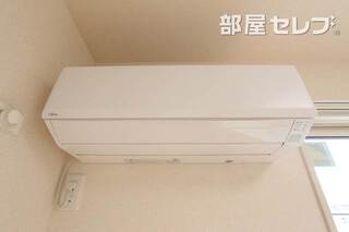 301号室の写真になります。反転タイプです。