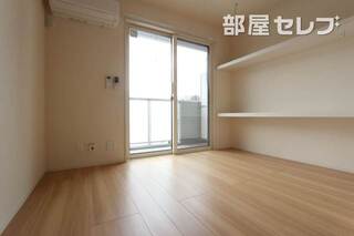 301号室の写真になります。反転タイプです。