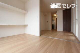 301号室の写真になります。反転タイプです。