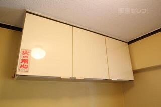 キッチン用品しまえますね。