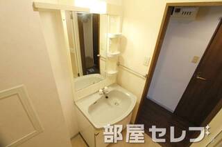 独立洗面化粧台。