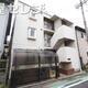 3階建てのマンション。