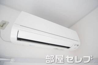 冷暖房エアコン。