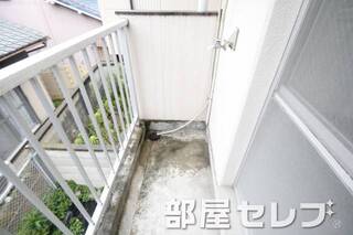 洗濯機置き場はこちらへ。