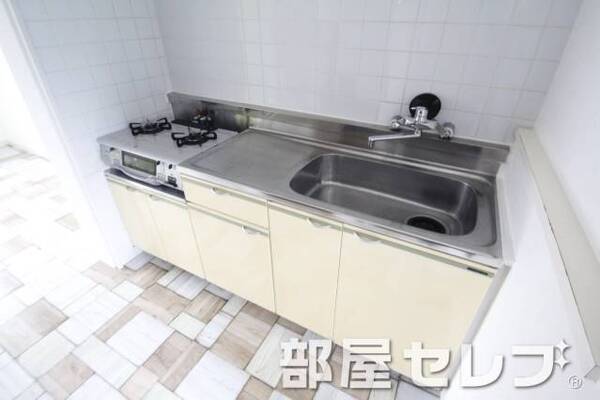 段落ちキッチン。