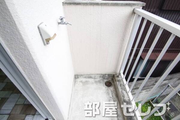 洗濯機置き場はこちらへ。