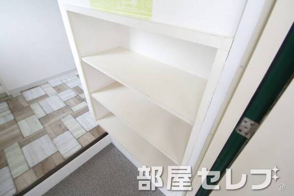 シューズボックス。