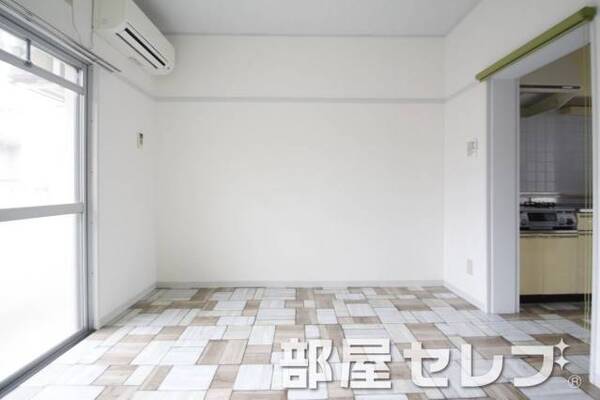 違う角度からの居室。