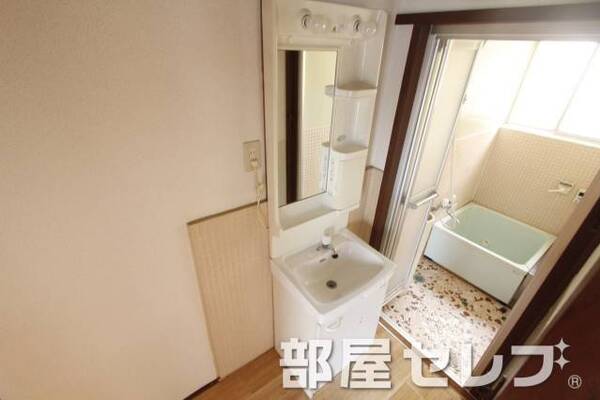 独立洗面台もあります。