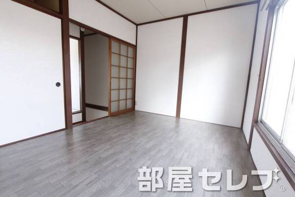 ２階洋間です。