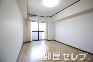 落ち着いたお部屋になります。